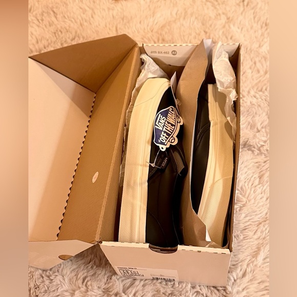 Vans x Aritzia Classic Slip-On Leather Sneaker - Picture 3 of 4